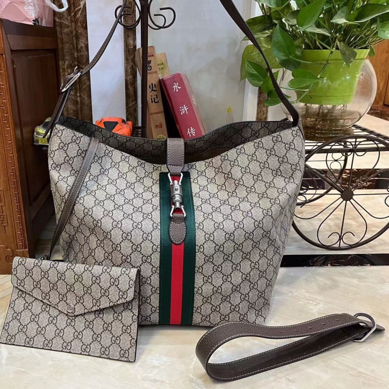 G*u*i shopping bags